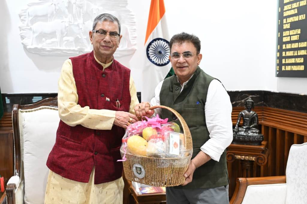 माननीय राज्यपाल से मिले एमएचयू कुलपतिमहामहिम राज्यपाल प्रो असीम कुमार घोष ने एमएचयू के उत्पादों को सराहा
